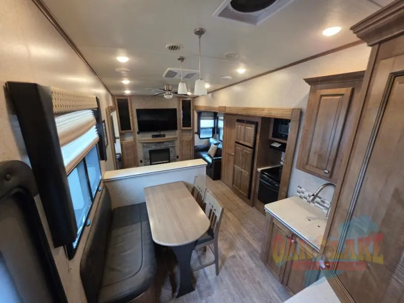 2018 Forest River RV Rockwood Signature Ultra Lite 8298WS - Photo 2
