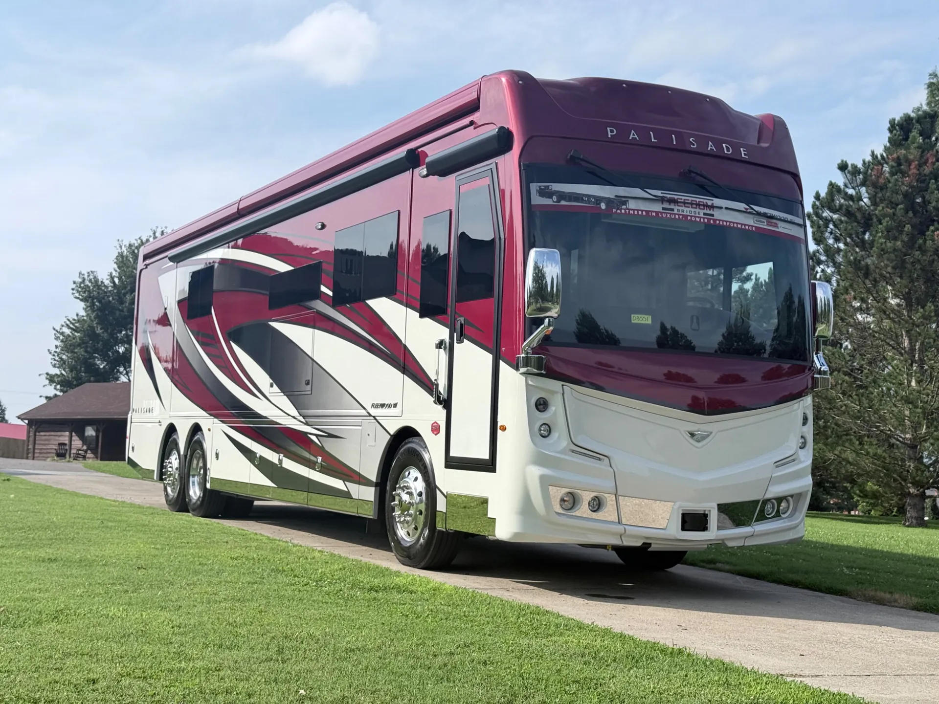 2027 Fleetwood Palisade 40H - Photo 3