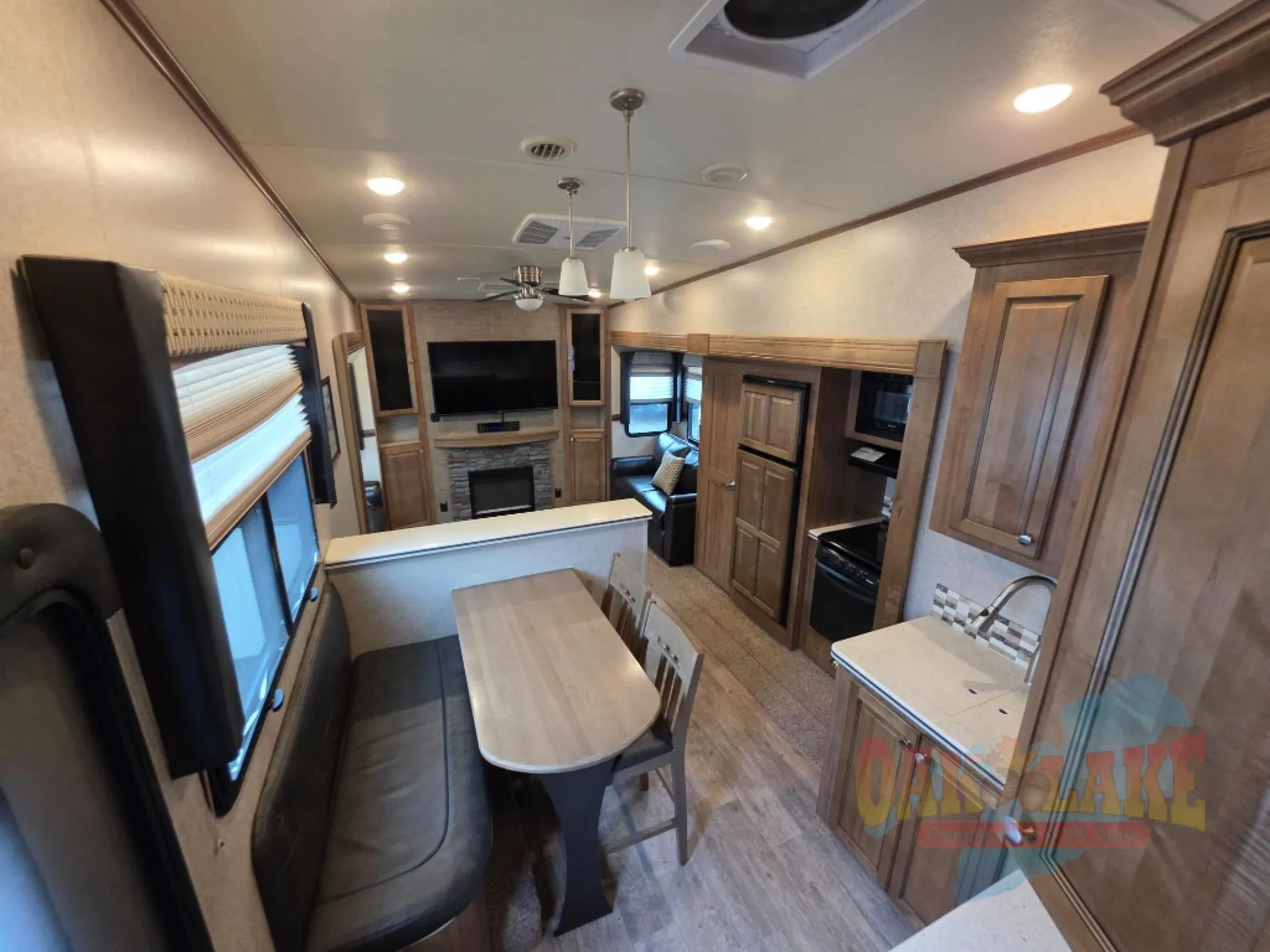 2018 Forest River Rockwood Signature Ultra Lite 8298WS - Photo 3