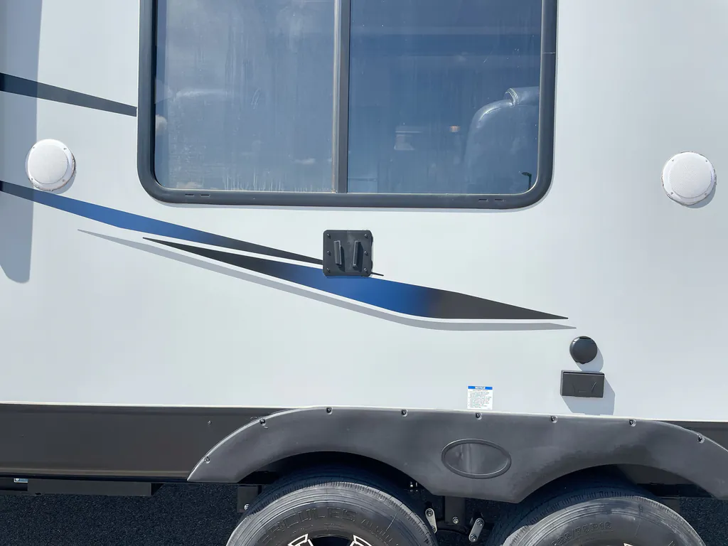 2022 Forest River Vengeance Rogue 26V, Photos photo 23
