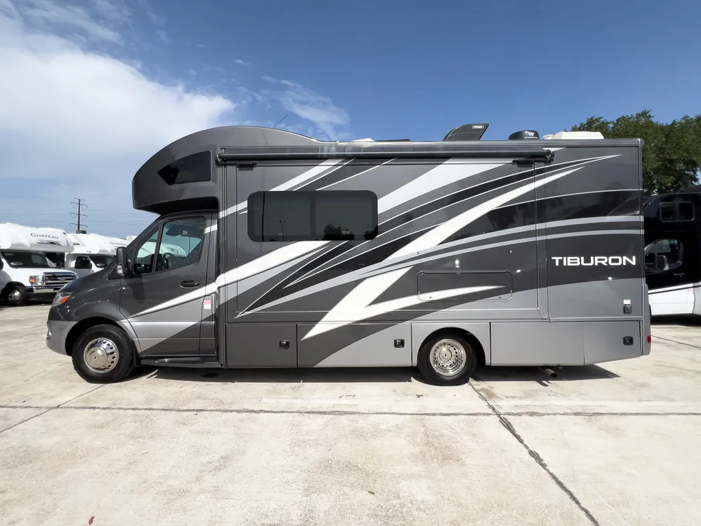 2021 Thor Motor Coach Tiburon 24FB, Photos photo 22