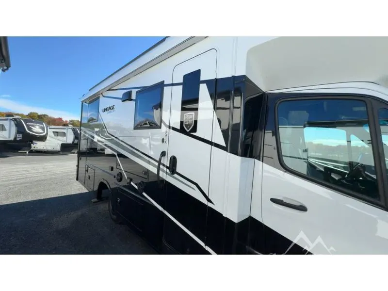 2026 Grand Design Lineage Series M 25TK - Photo 3