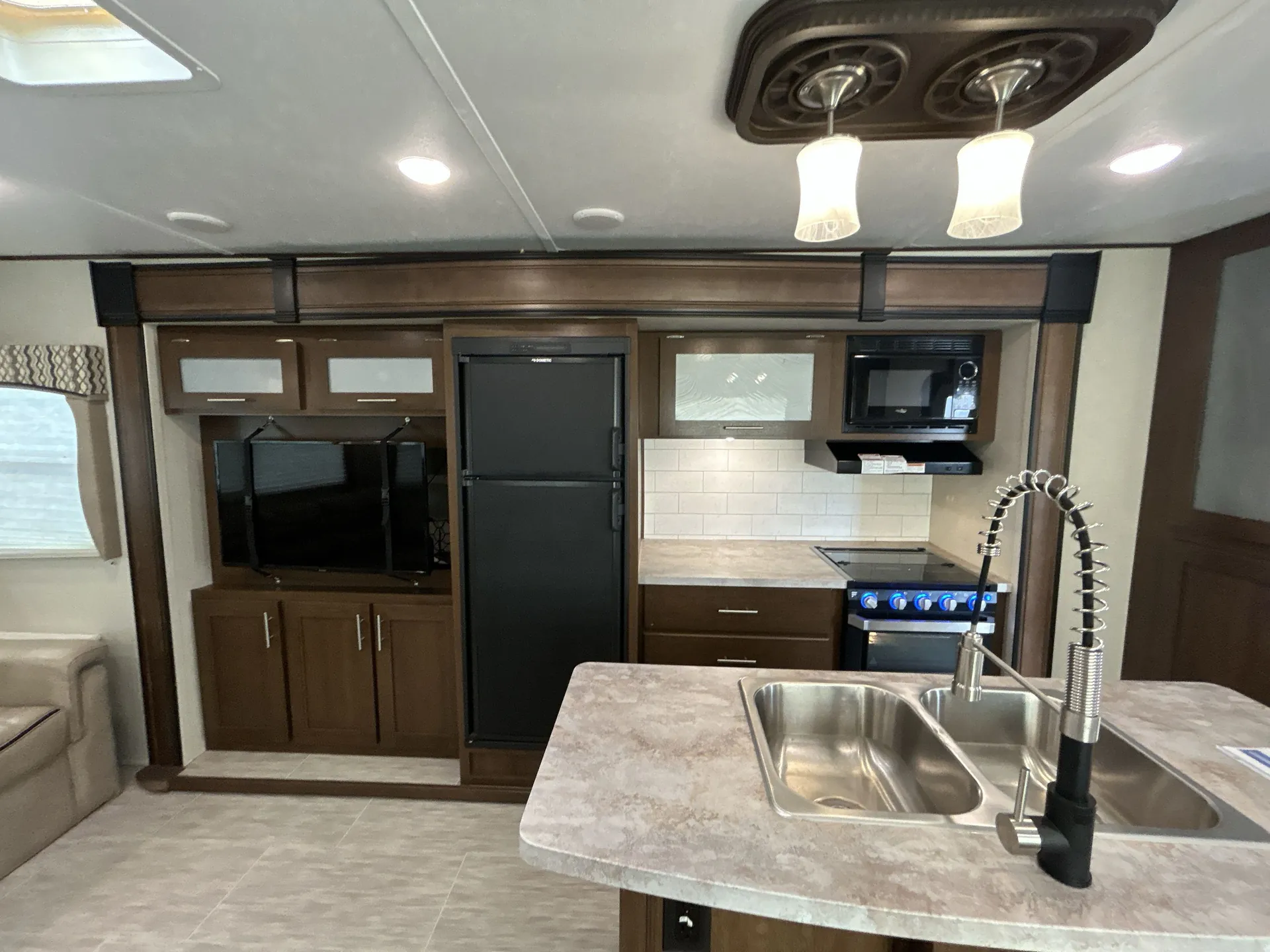 2019 Forest River Wildcat 312RLI — off campside