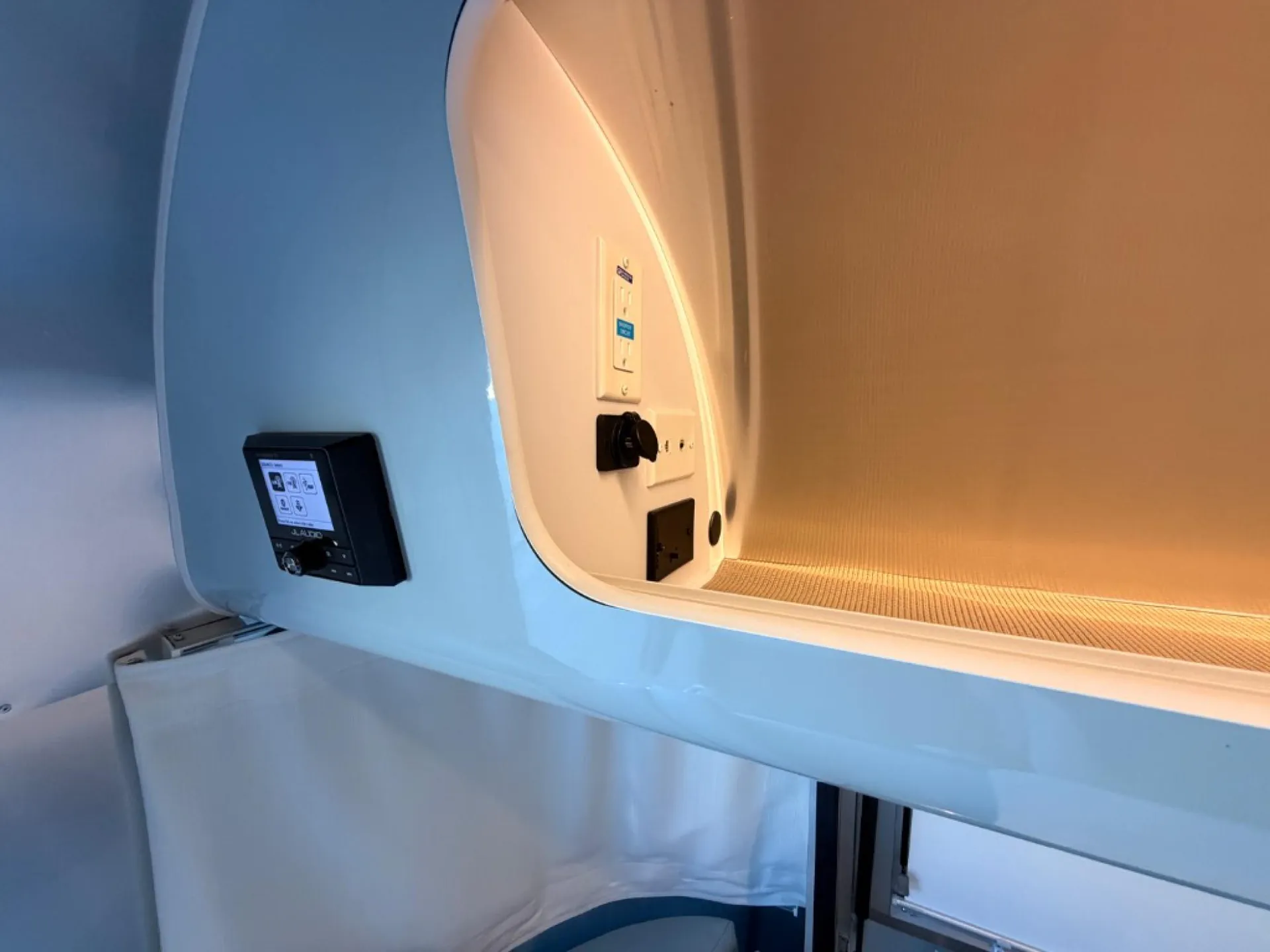 2024 Airstream International 27FB Twin - Photo 4