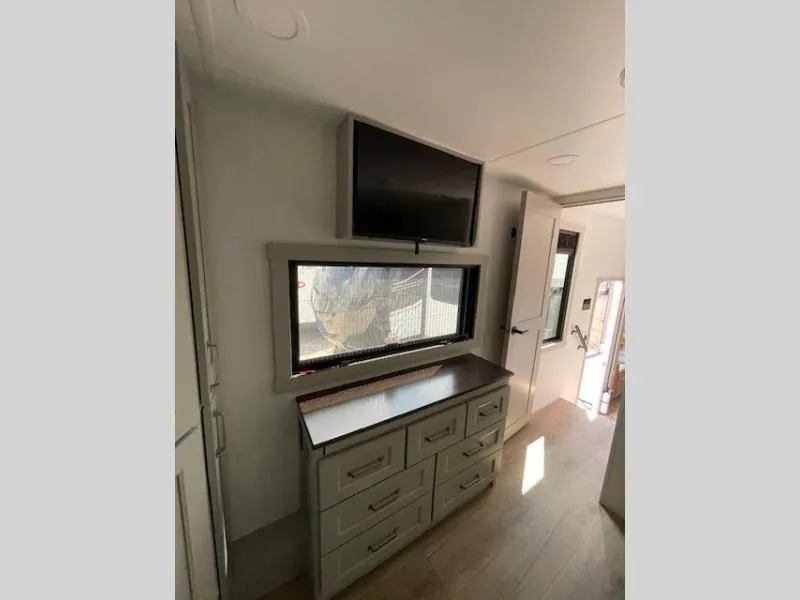 2026 Brinkley Model G 4000, Photos photo 33