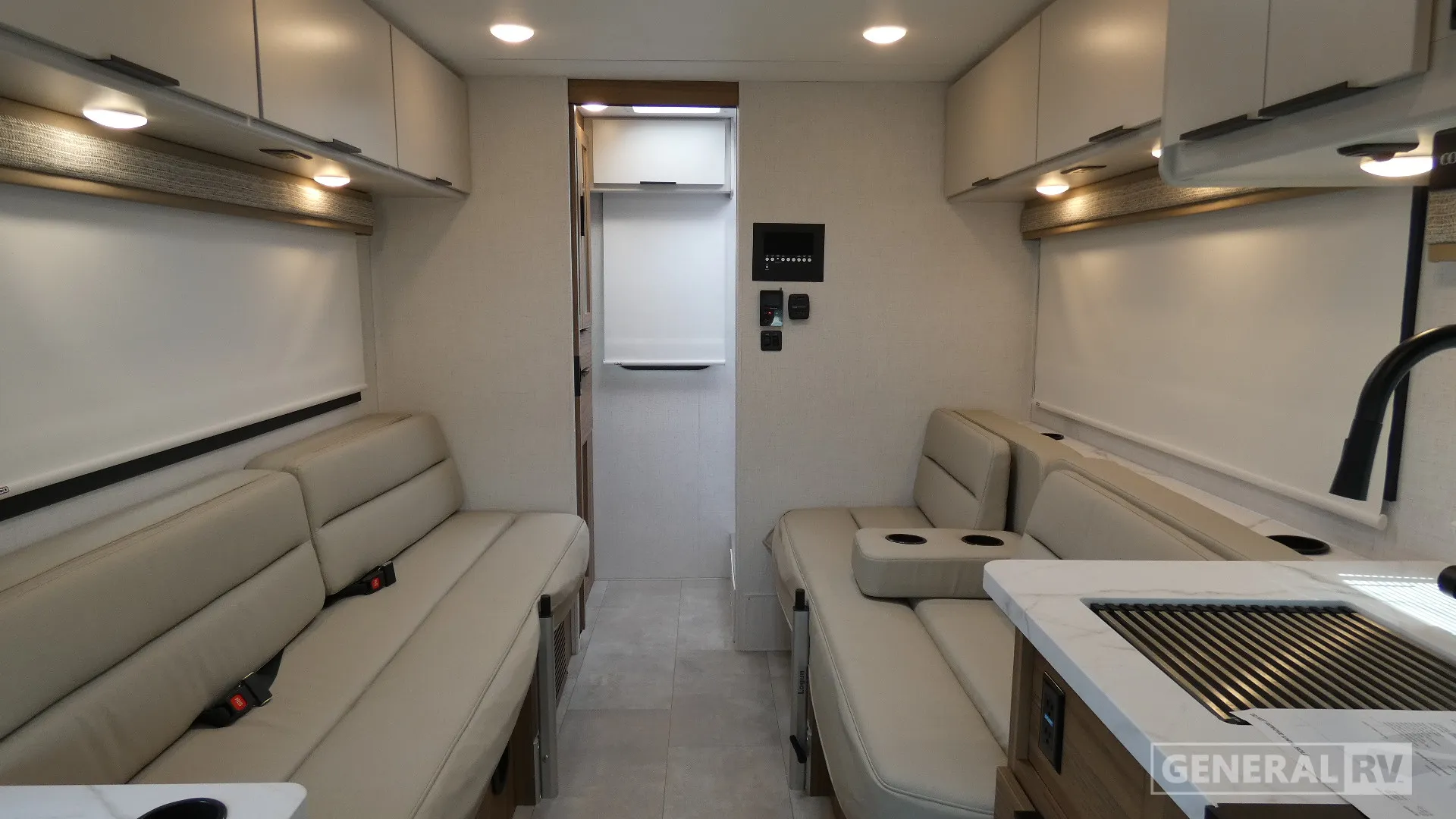 2027 Thor Motor Coach Chateau 19X - Photo 3
