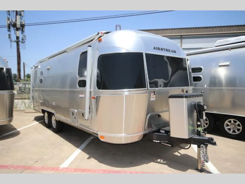 2024 Airstream International 27FB - Photo 2
