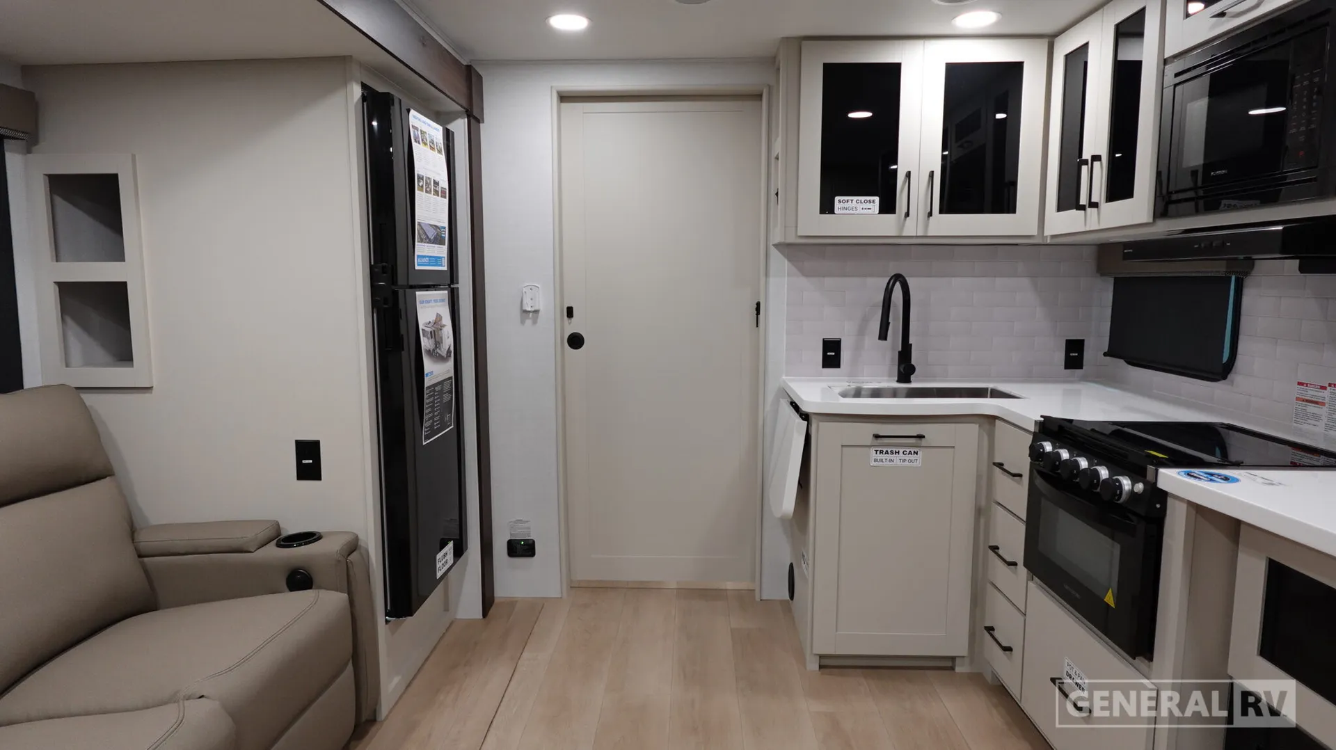 2027 Alliance RV Delta 252RL - Photo 3