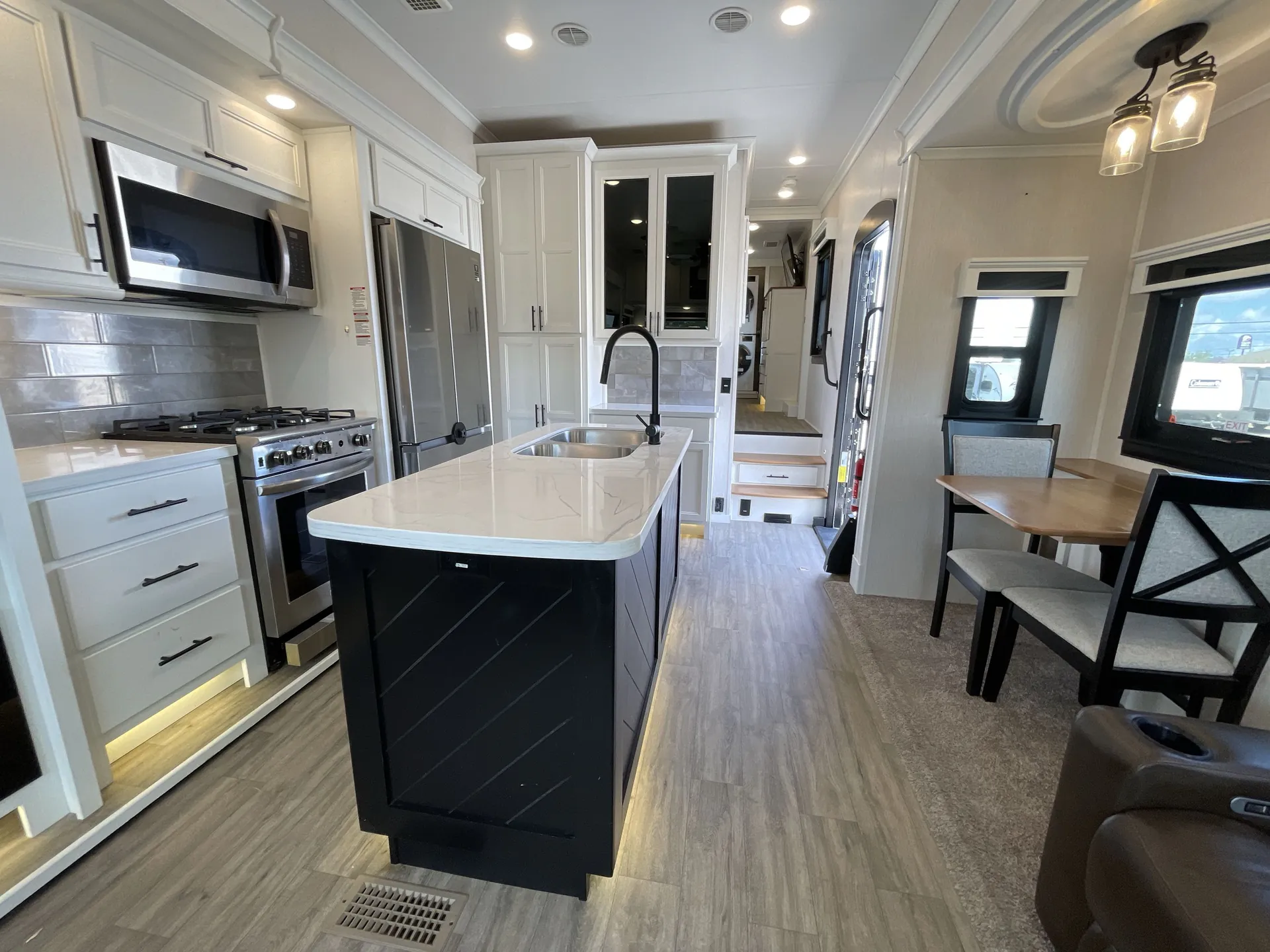 2021 Forest River Riverstone Reserve 3410PMK — washer dryer