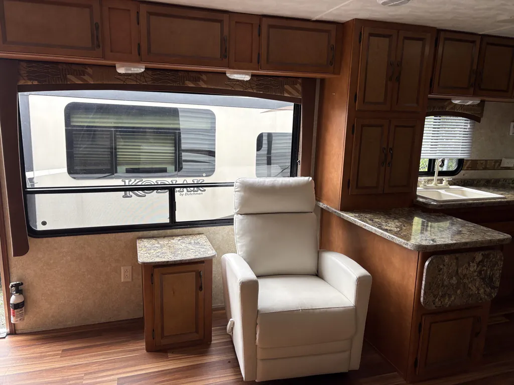 2014 Gulf Stream Conquest 295SBW, Photos photo 11