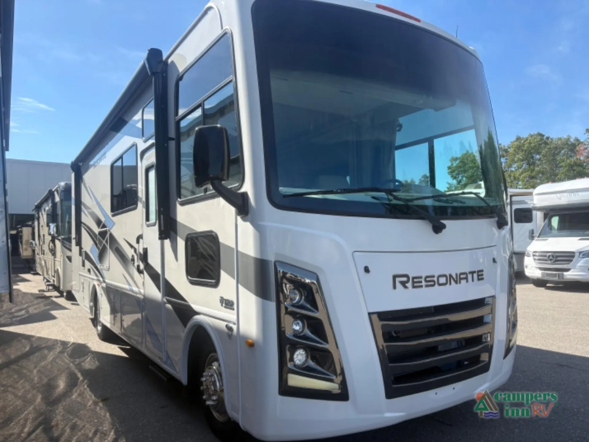2022 Thor Motor Coach Resonate 29D - Photo 2