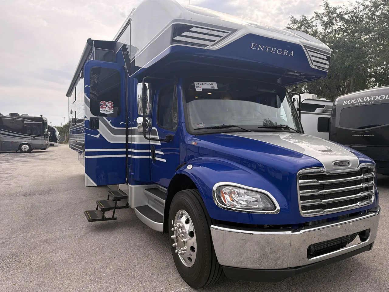 2026 Entegra Coach Accolade XL 37L