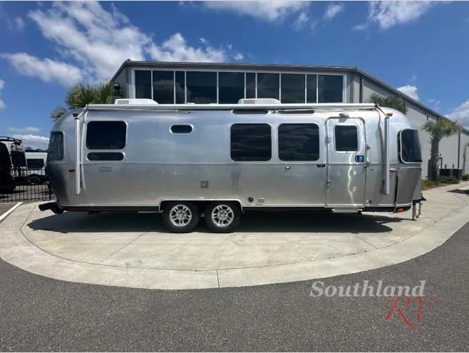 2026 Airstream Classic 28RB - Photo 4