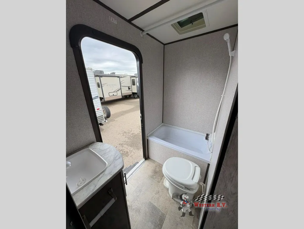 2020 Dutchmen Coleman Lantern 263BH, Photos photo 6