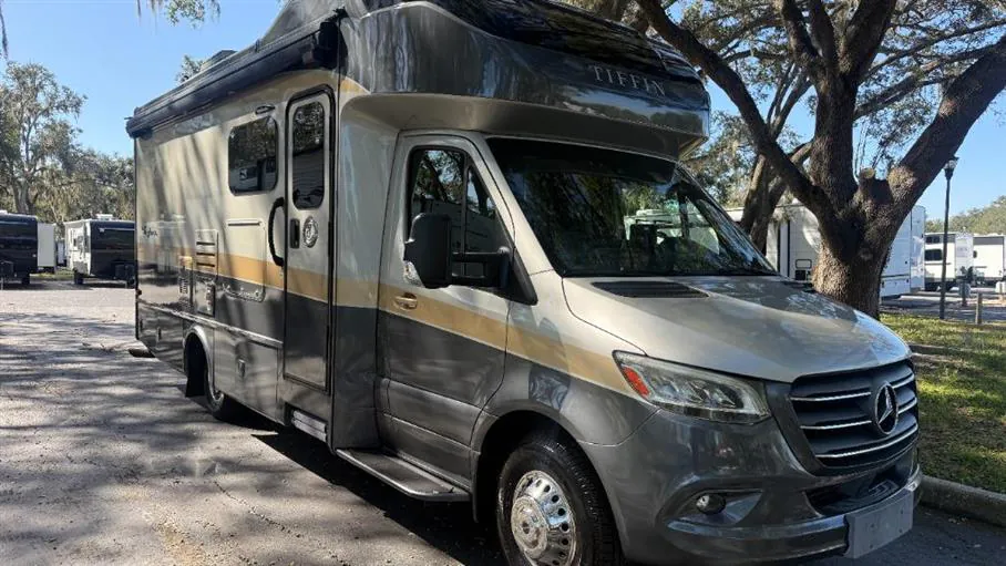 2020 Tiffin Wayfarer 25 RW