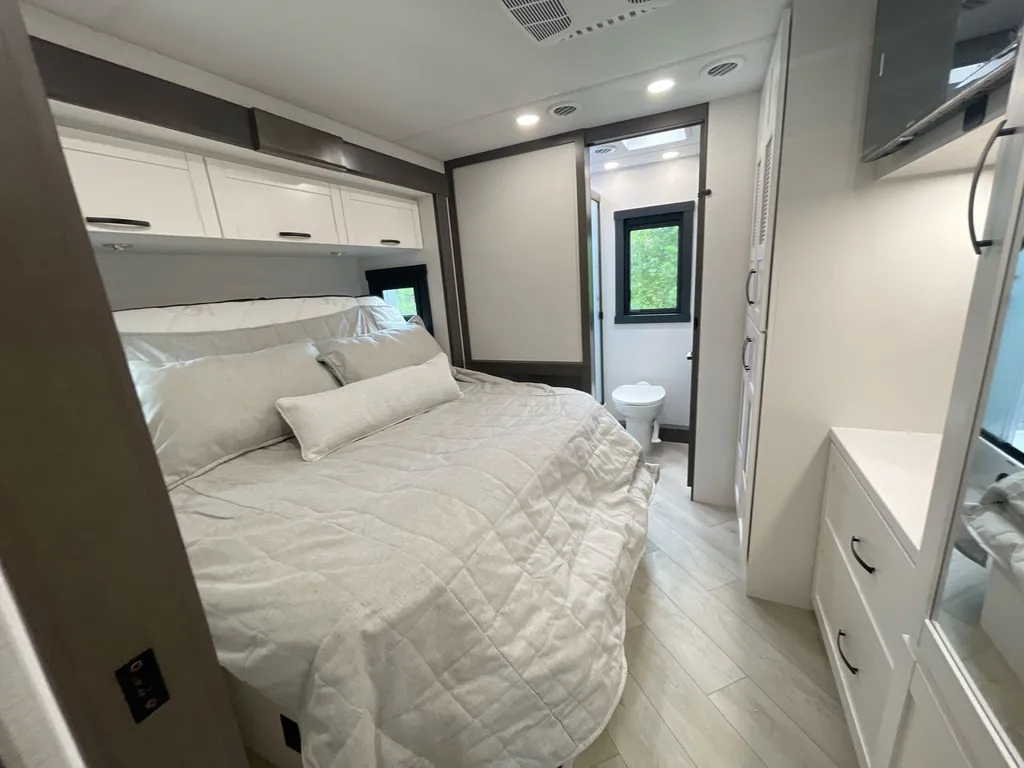 2027 Entegra Coach Accolade 37K, Photos photo 18