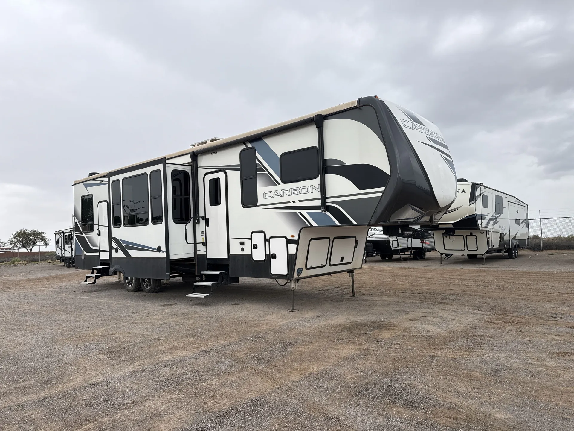 2022 Keystone Carbon 358 - Photo 2