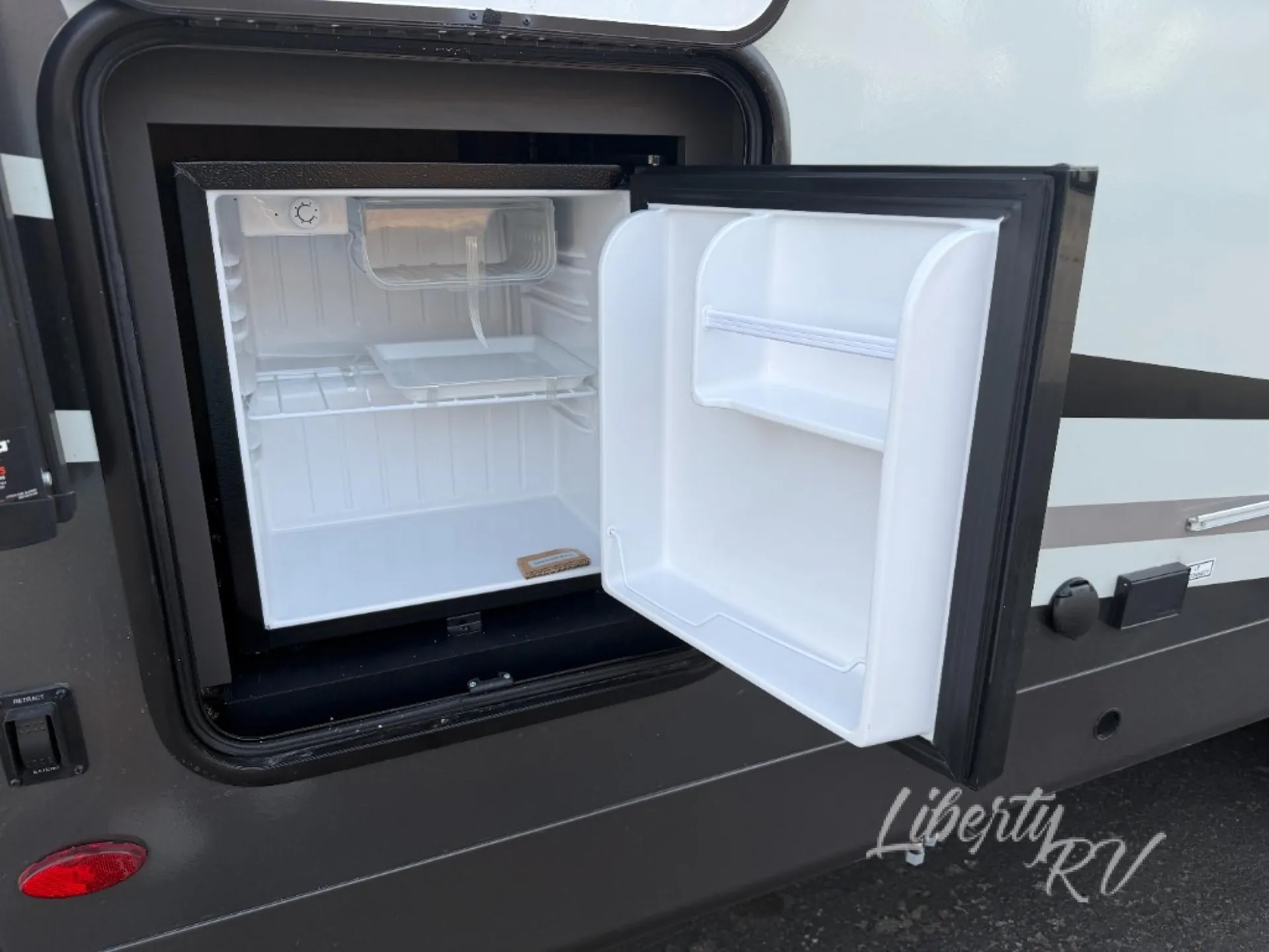 2027 Forest River Rockwood Ultra Lite 2711RK — Photo 6