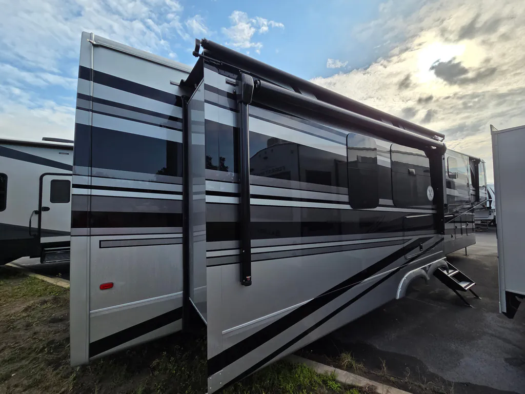 2026 Forest River Riverstone Legacy 43BFC, Photos photo 6