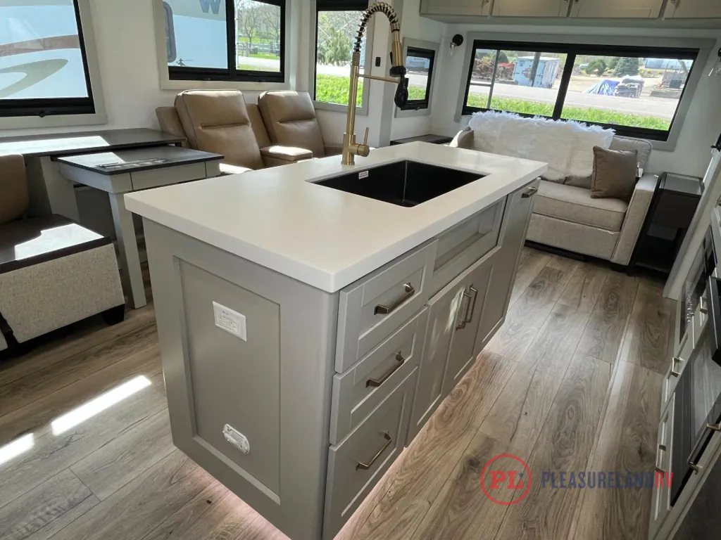2026 Brinkley Model Z Air 297, Photos photo 16