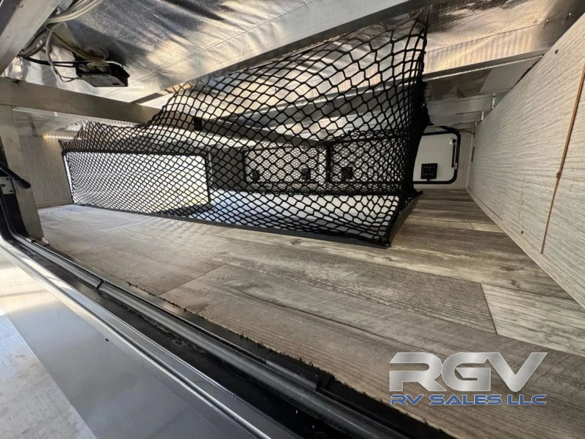 2023 Forest River Sandpiper Luxury 388BHRD — Photo 7