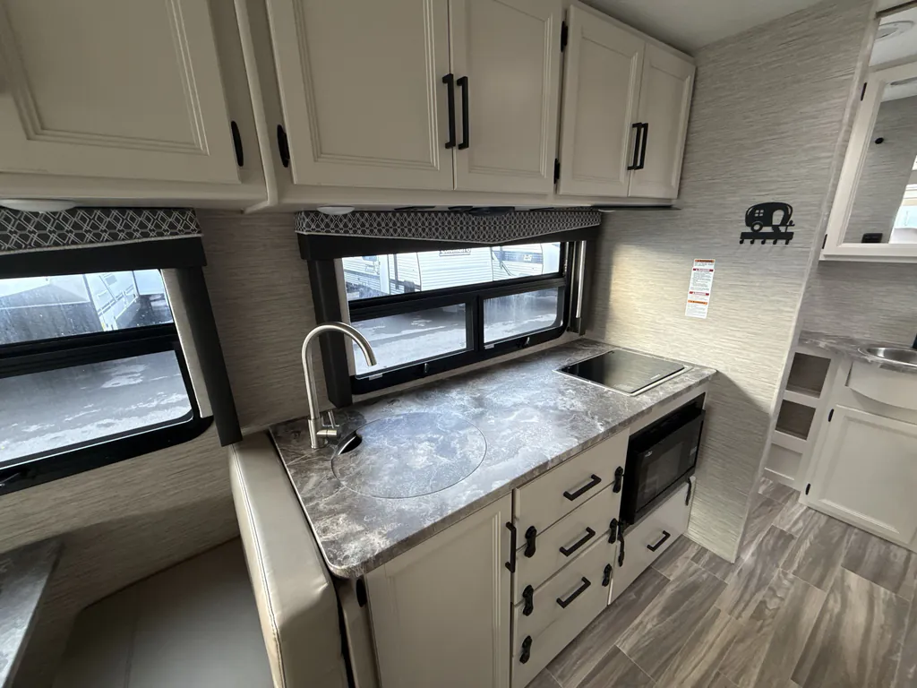 2023 Thor Motor Coach Vegas 24.3, Photos photo 15