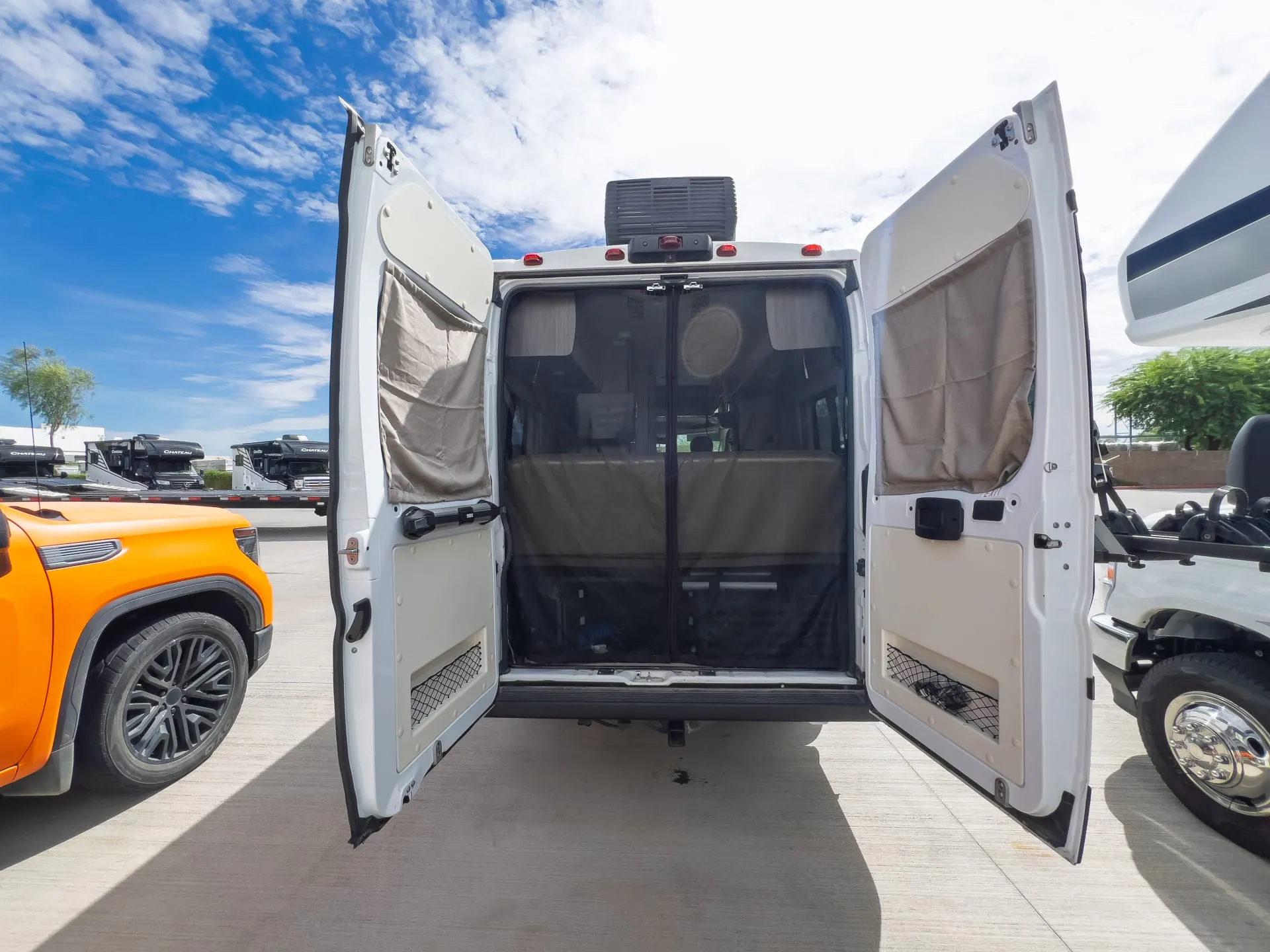 2023 Thor Motor Coach Sequence 20J - Photo 3