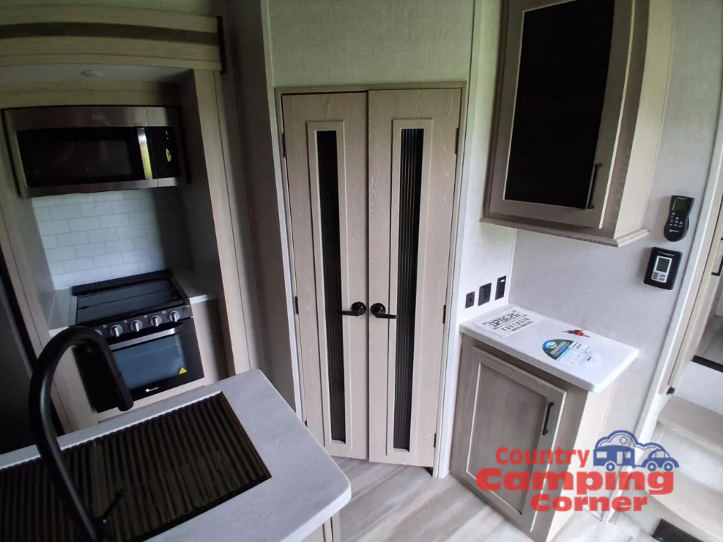 2022 Forest River Rockwood Signature Ultra Lite 8288SB, Photos photo 28