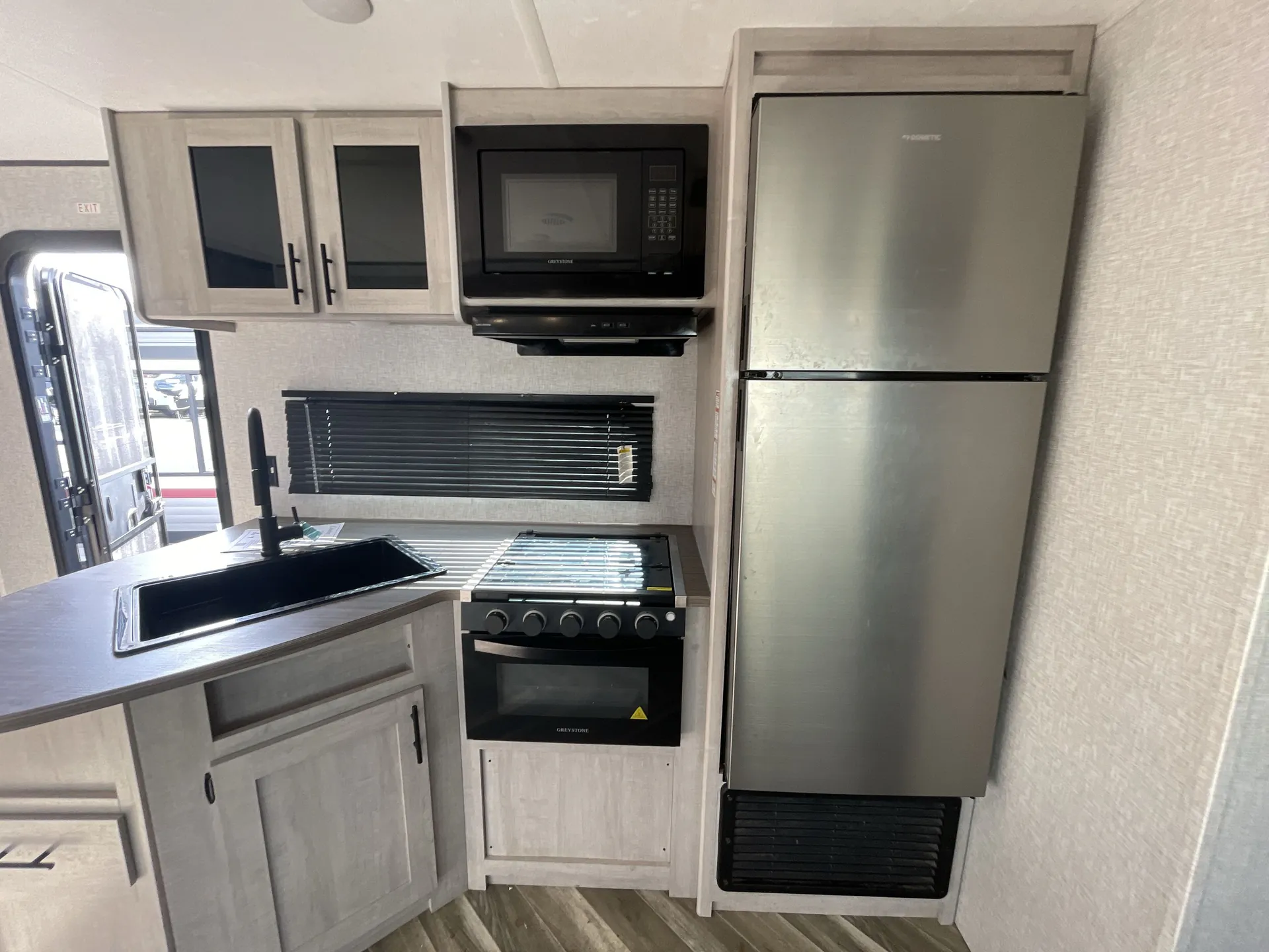2025 CrossRoads Zinger 290QB — living area main