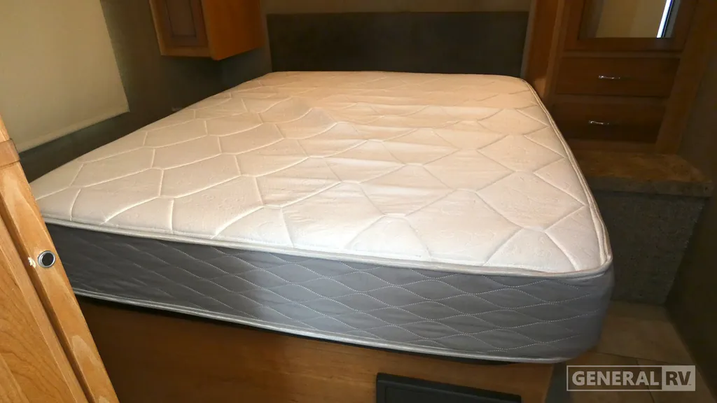 2016 Fleetwood Flair 26D, Photos photo 30