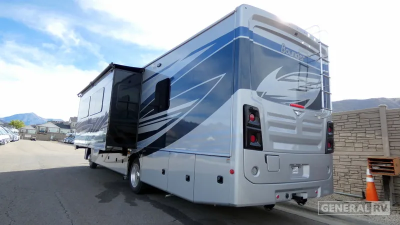 2026 Fleetwood Bounder 35K - Photo 4