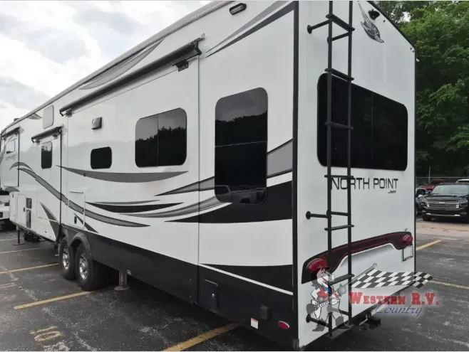 2022 Jayco North Point 377RLBH - Photo 4