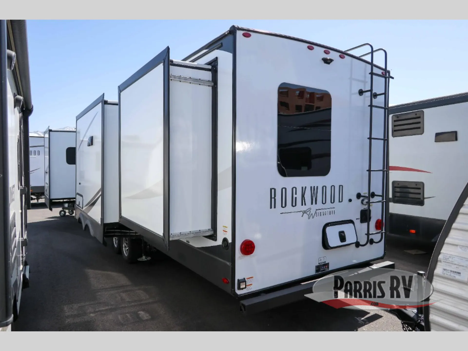 2025 Forest River Rockwood Signature 8338DB - Photo 4