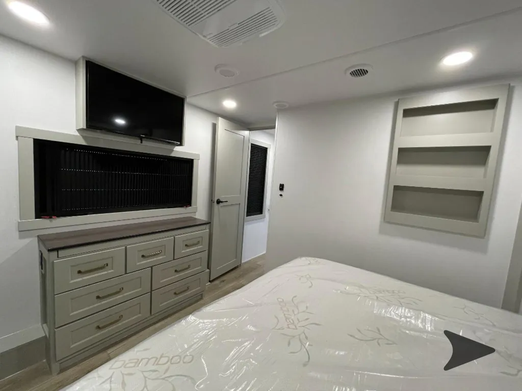 2026 Brinkley Model G 4100, Photos photo 51