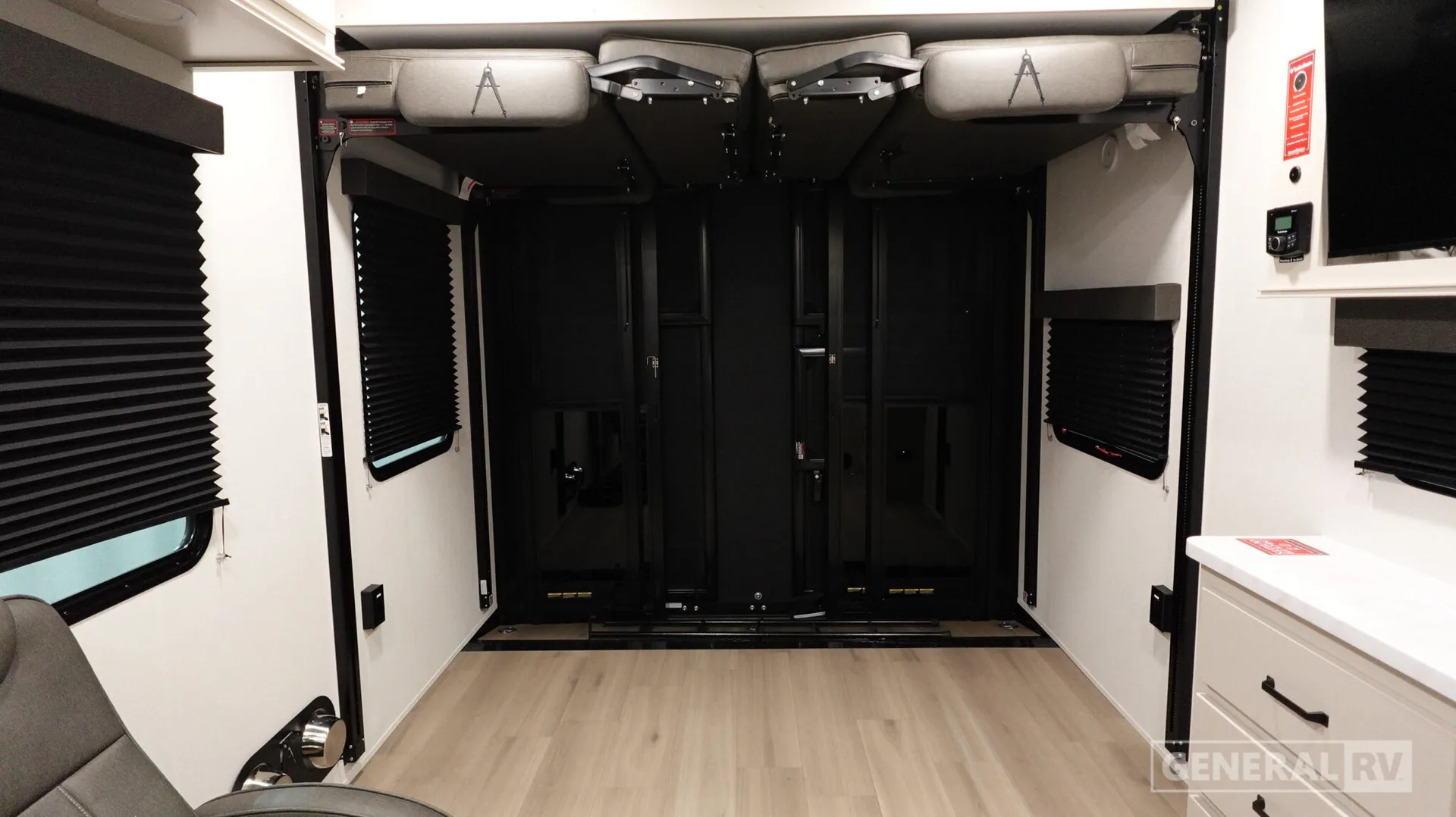 2026 Grand Design Momentum G-Class 27G - Photo 3