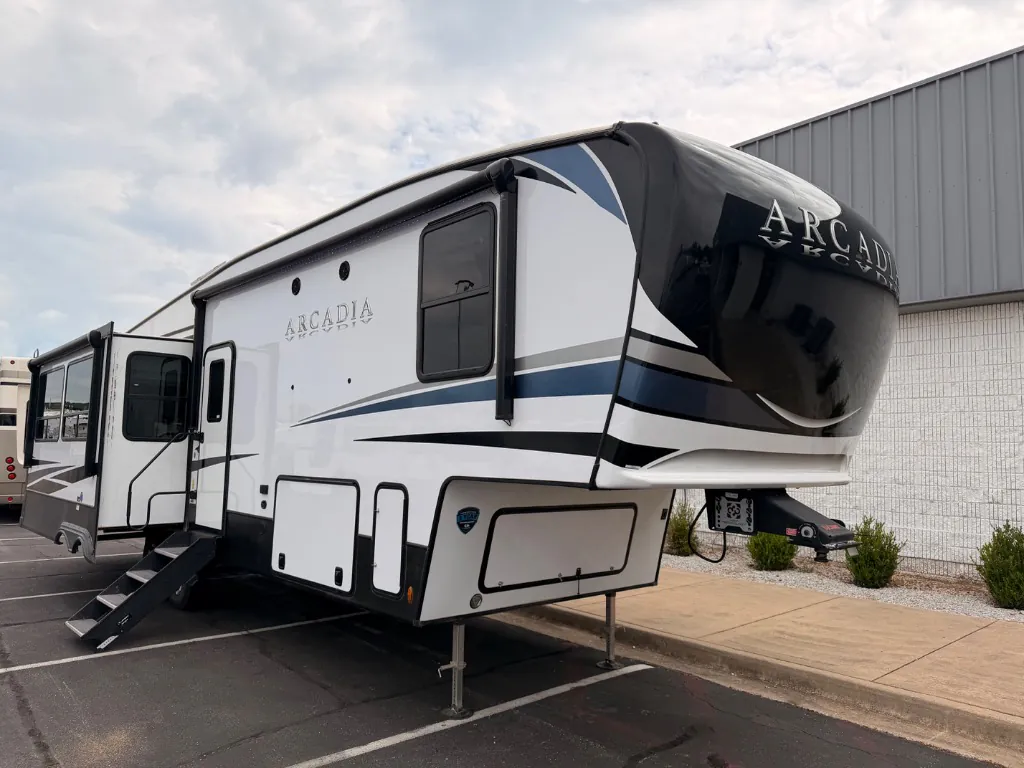 2023 Keystone Arcadia 3260RL - Photo 2