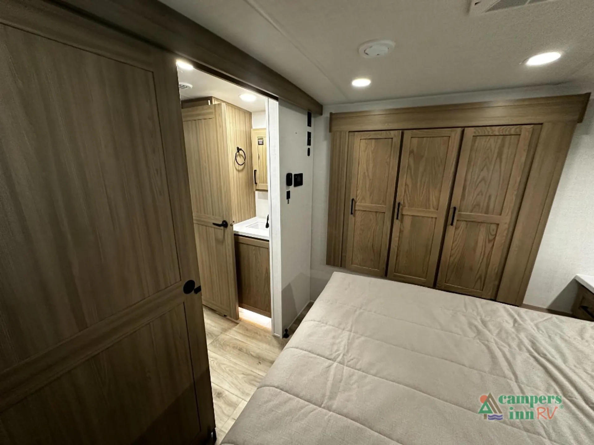2027 Forest River Rockwood Ultra Lite 2618RD — Photo 7