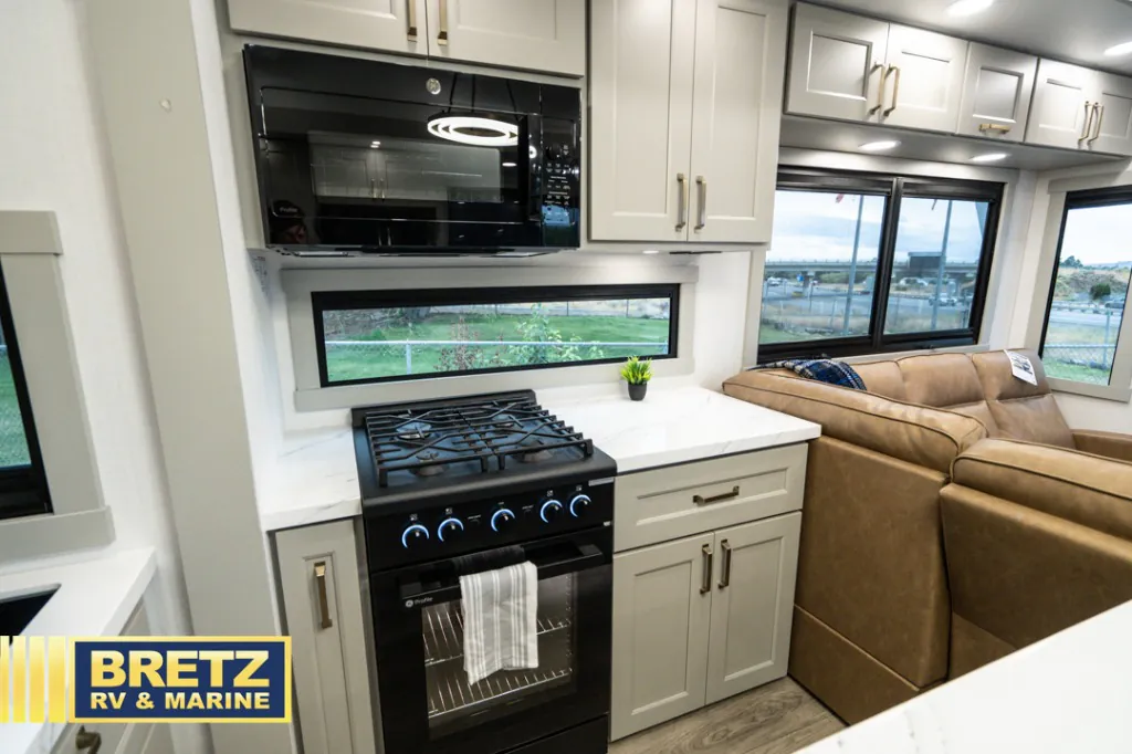 2026 Brinkley Model G 3950, Kitchen photo 3