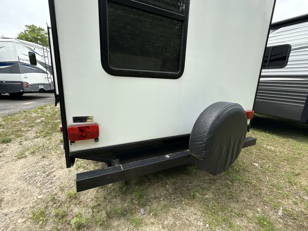 2020 Prime Time LaCrosse 3380IB, Photos photo 3