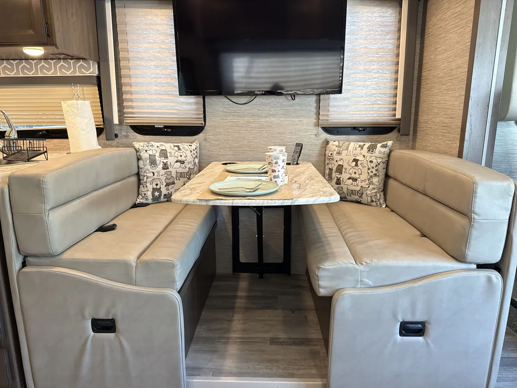 2021 Thor Motor Coach Freedom Traveler A32, Photos photo 12