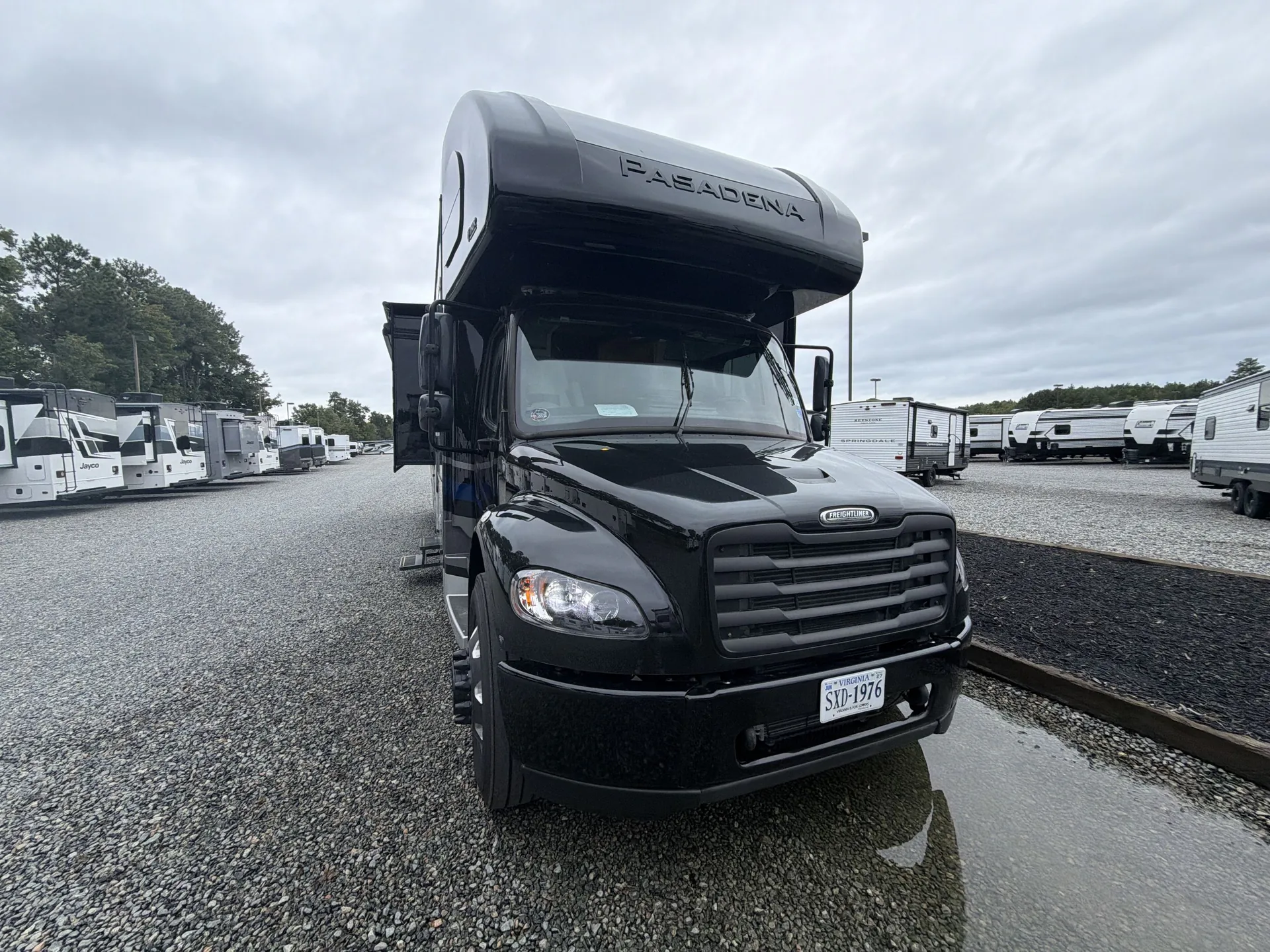 2026 Thor Motor Coach Pasadena 38FX - Photo 2