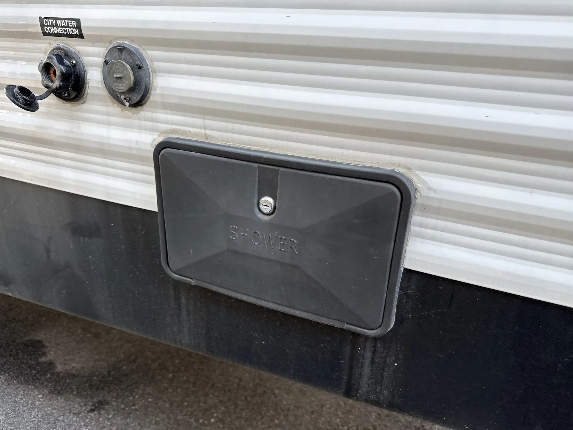 2015 Prime Time Avenger 27BBS — living area main