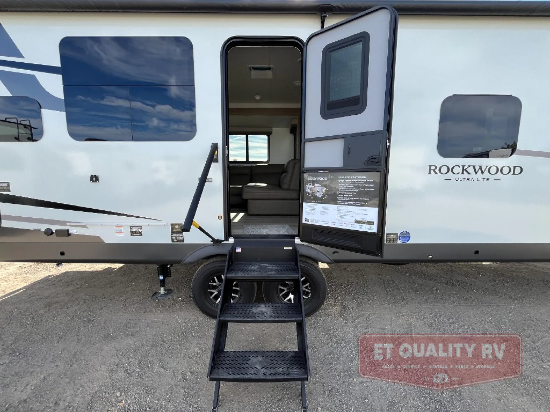 2027 Forest River Rockwood Ultra Lite 2711RK — Photo 6