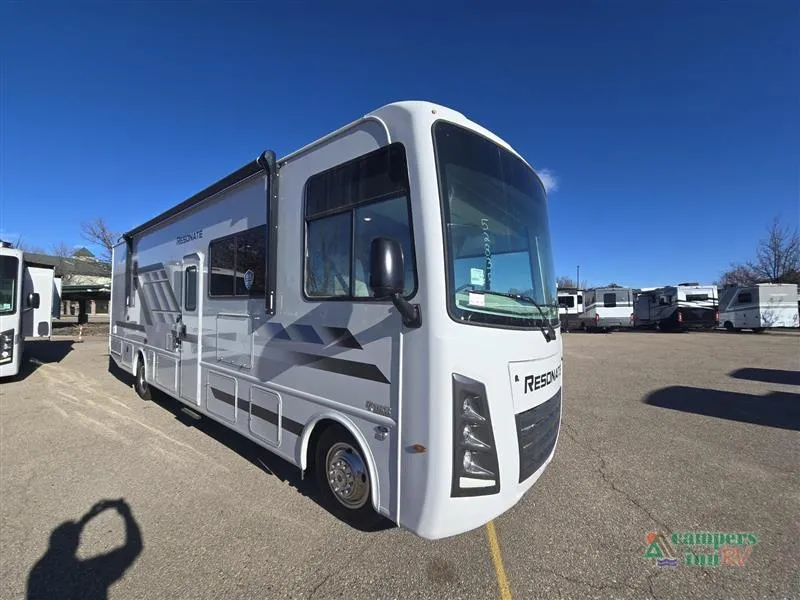 2026 Thor Motor Coach Resonate 32B - Photo 2