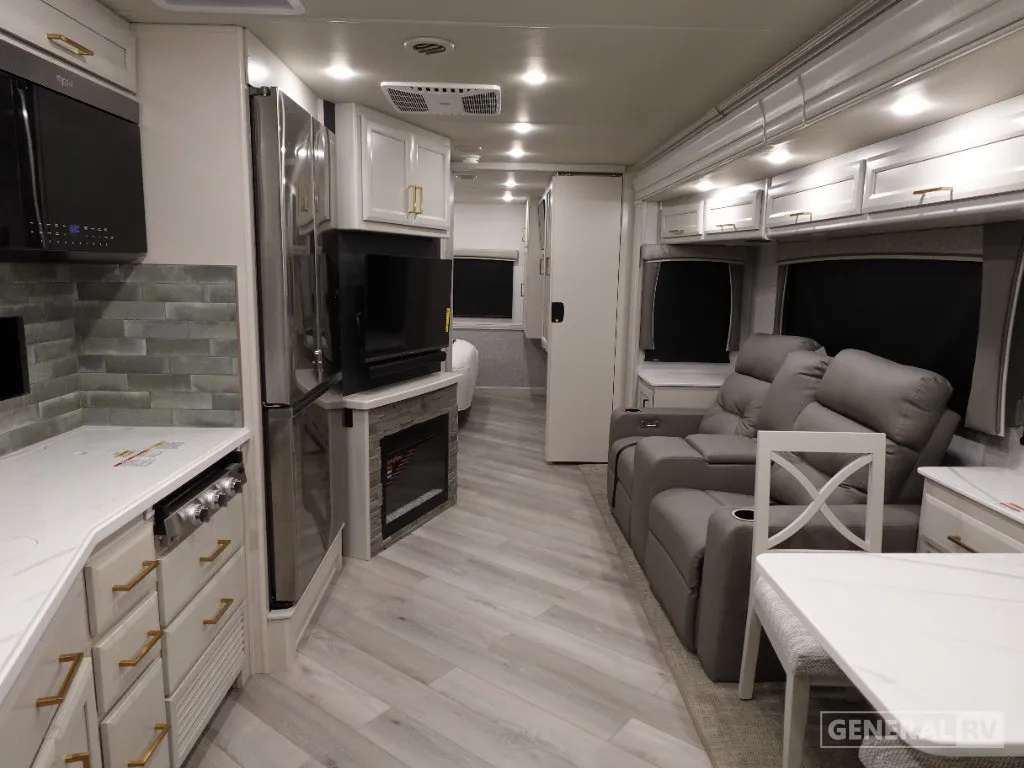 2026 Holiday Rambler Vacationer 33C - Photo 3