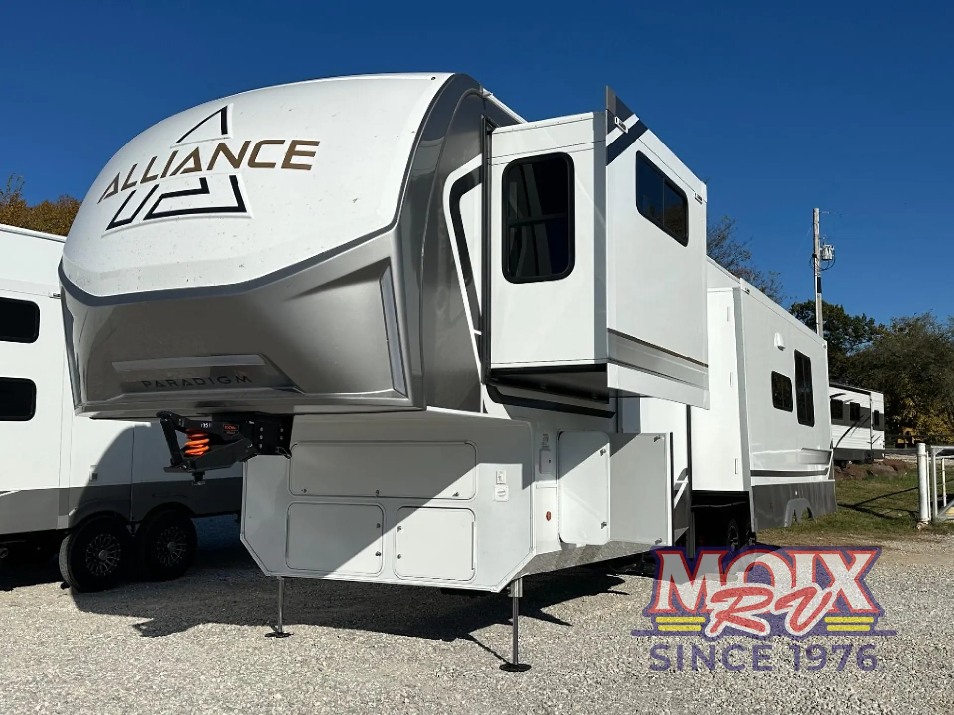 2026 Alliance RV Paradigm 388SP - Photo 2