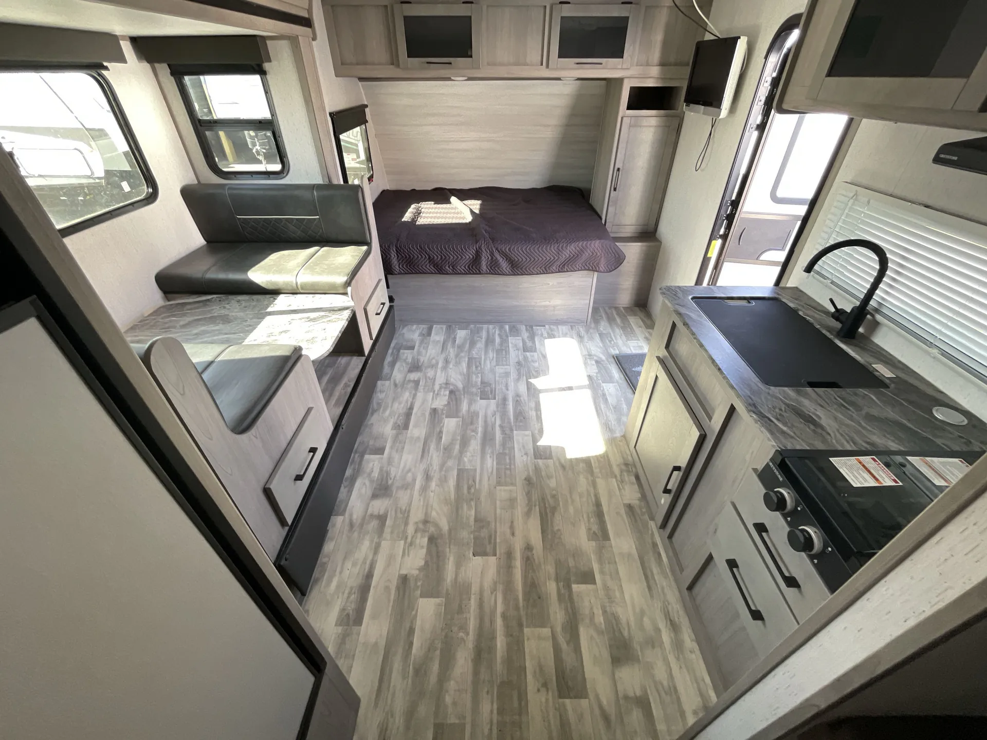 2022 Dutchmen Kodiak Cub 196BH — living area main
