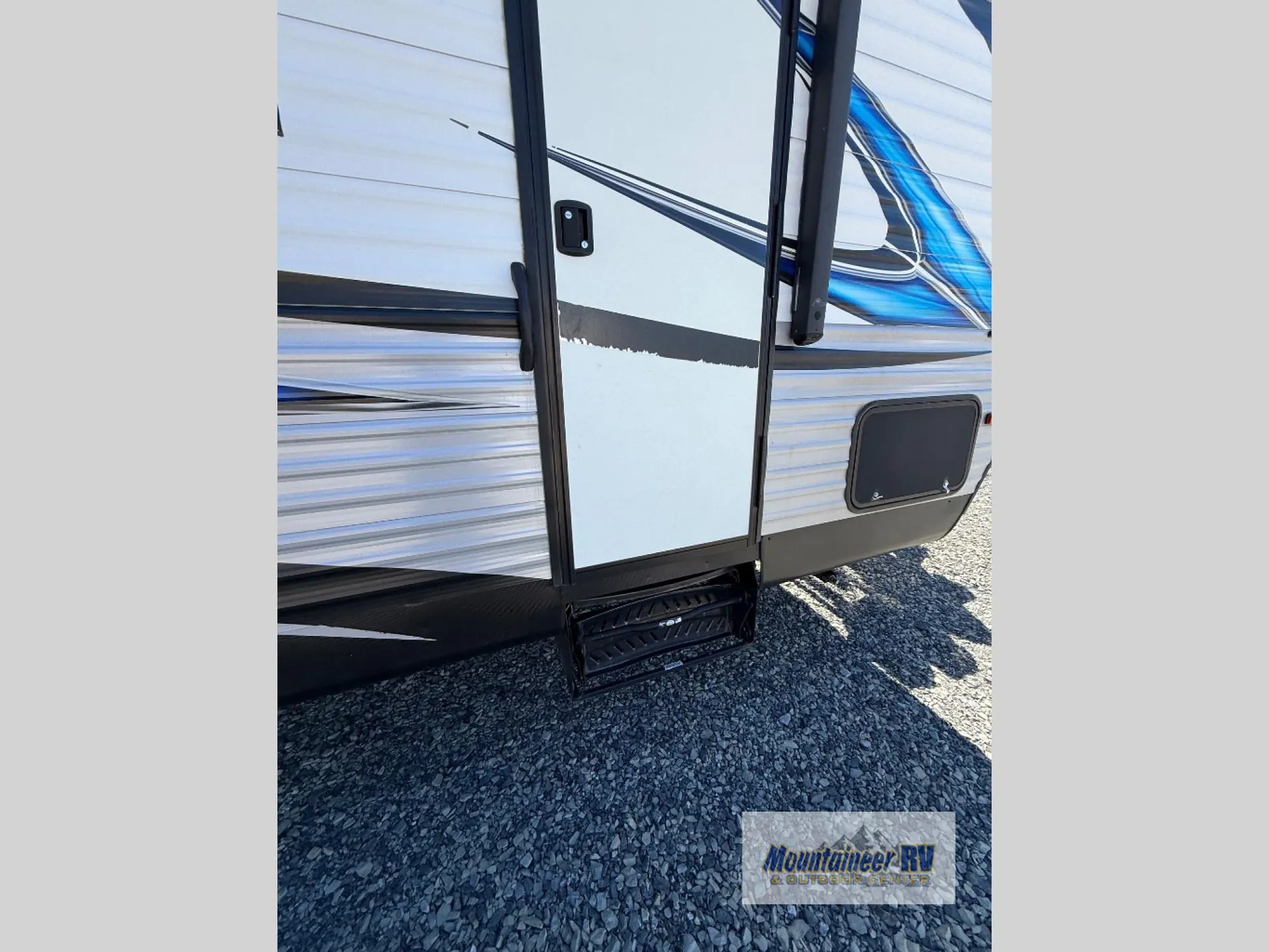 2019 Forest River Vengeance Rogue 25V — Photo 7