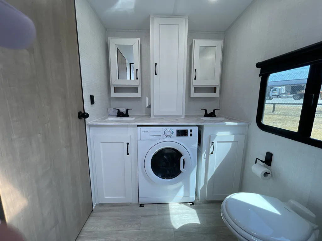 2025 Forest River Solaire 3300FLBS, Photos photo 17
