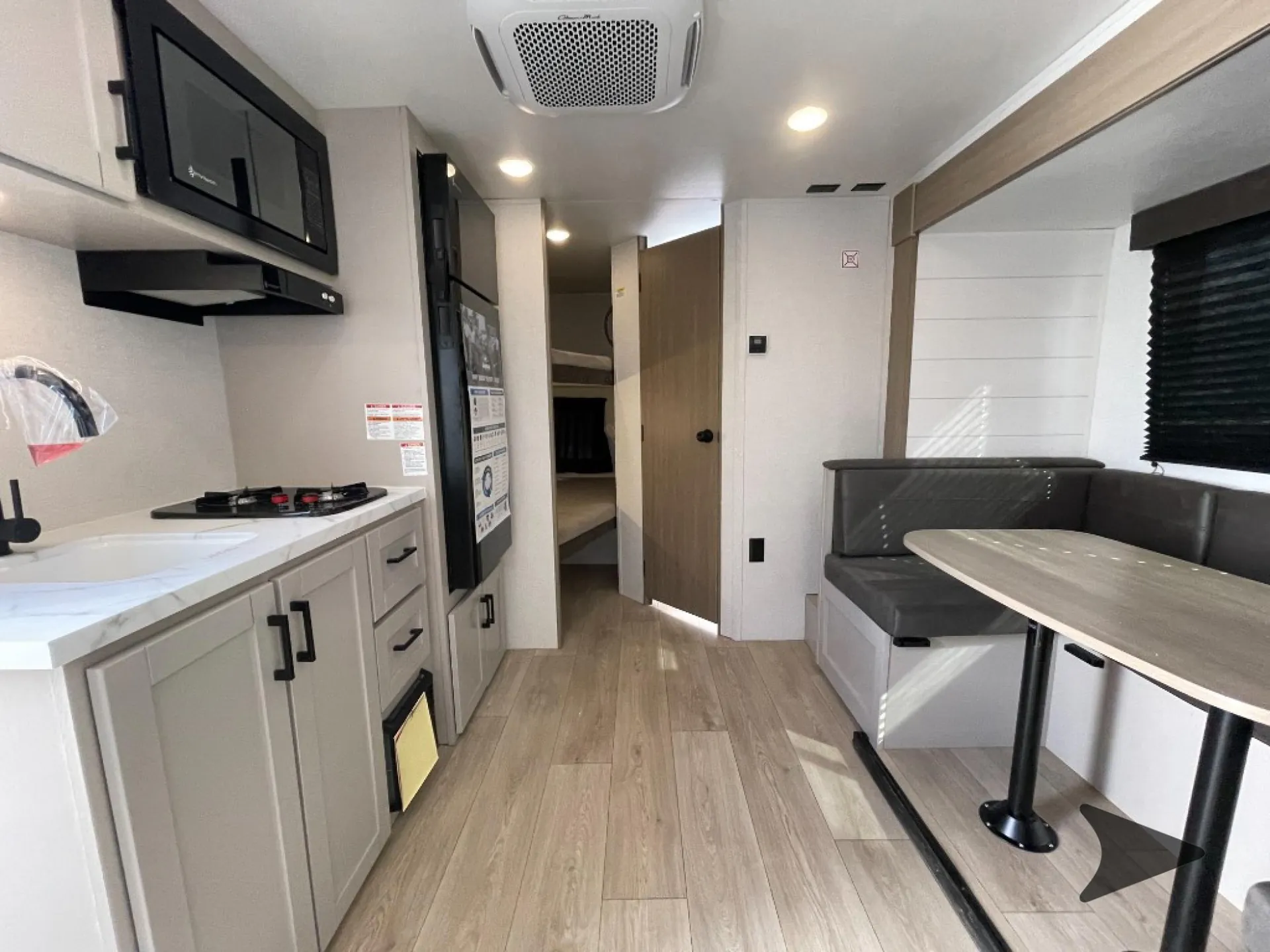 2027 Jayco Jay Flight 197MBW - Photo 3